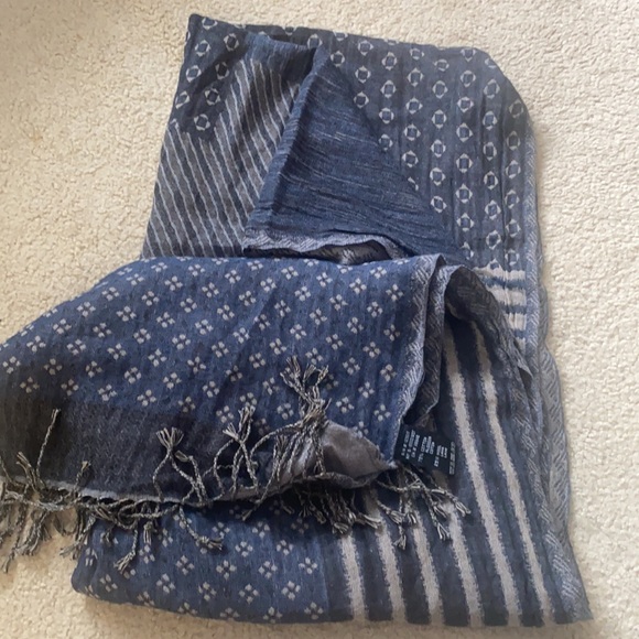 Vivante wool blend scarf - Picture 6 of 7